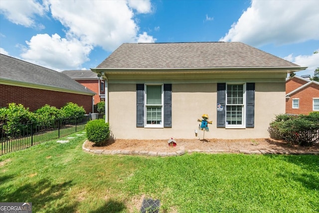 back of house featuring a lawn