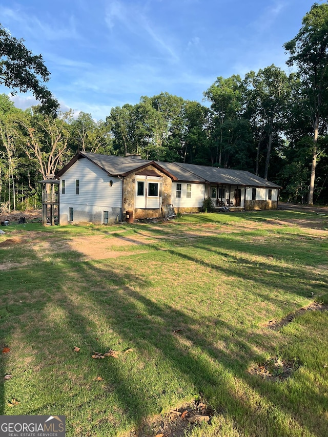 ranch-style house with a front yard