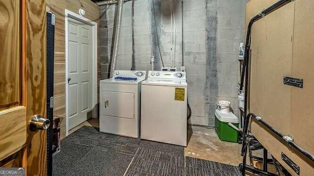 laundry room with washing machine and dryer