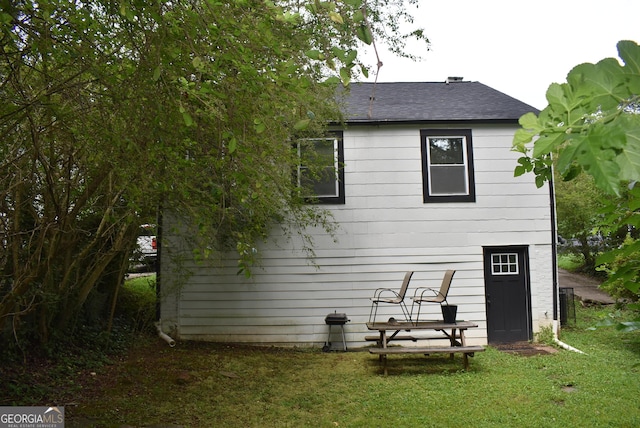 view of side of property with a lawn