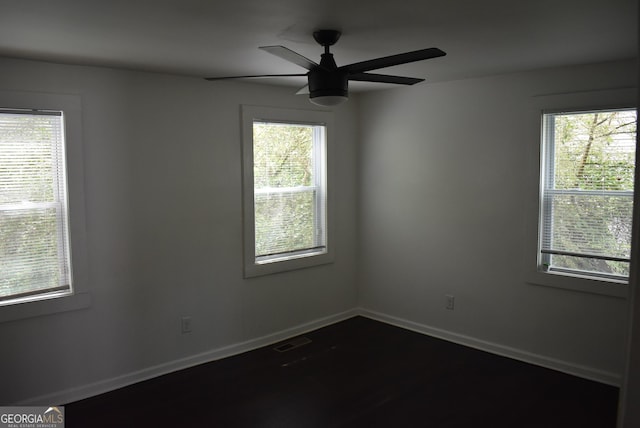 empty room featuring ceiling fan