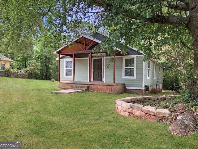 view of front of property with a front yard