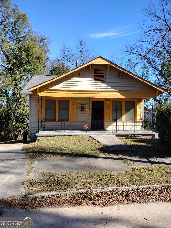 view of front of home featuring covered porch