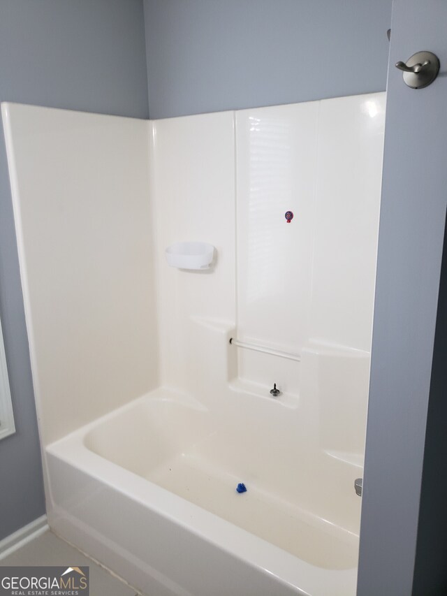 bathroom with washtub / shower combination