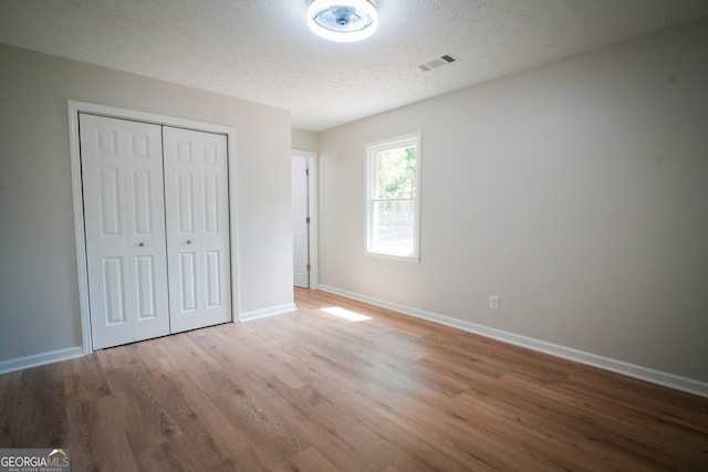 room details with hardwood / wood-style flooring