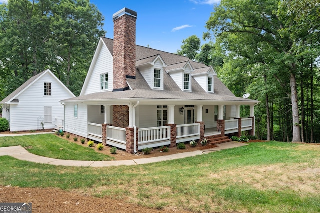 view of front of property featuring covered porch and a front lawn