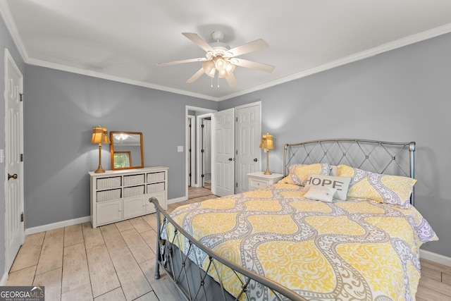 bedroom with crown molding, light wood-type flooring, a closet, and ceiling fan