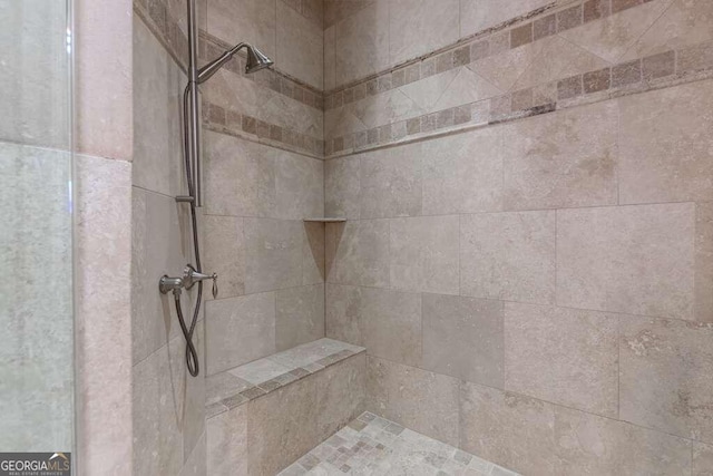 details featuring tiled shower