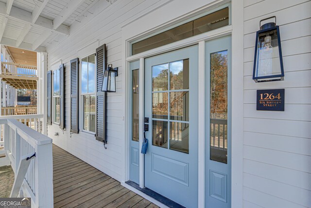 property entrance with covered porch