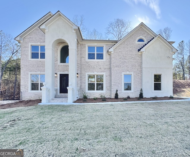 view of front of property featuring a front yard