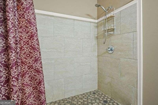 bathroom with a tile shower