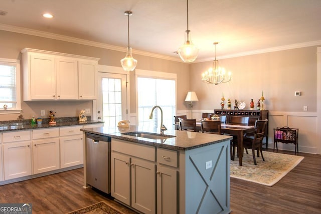 kitchen with sink, hanging light fixtures, stainless steel dishwasher, an island with sink, and dark hardwood / wood-style flooring