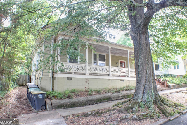 view of front facade with covered porch