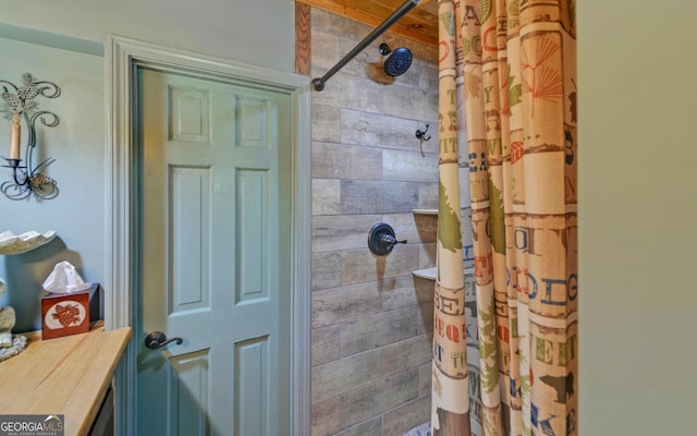 bathroom featuring curtained shower