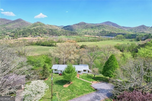 drone / aerial view featuring a mountain view