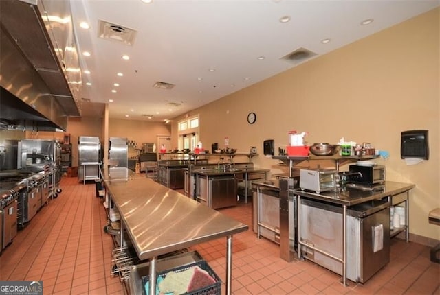 kitchen featuring light tile patterned flooring and a spacious island