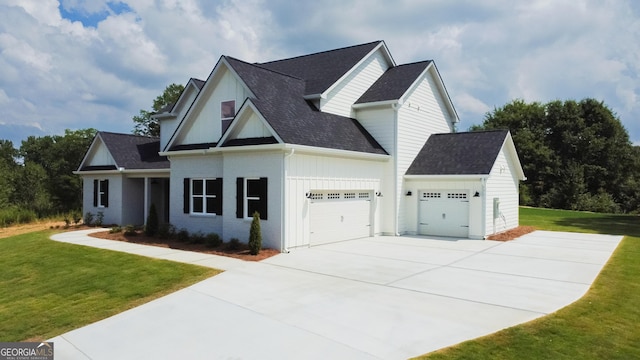 view of front facade featuring a garage and a front lawn