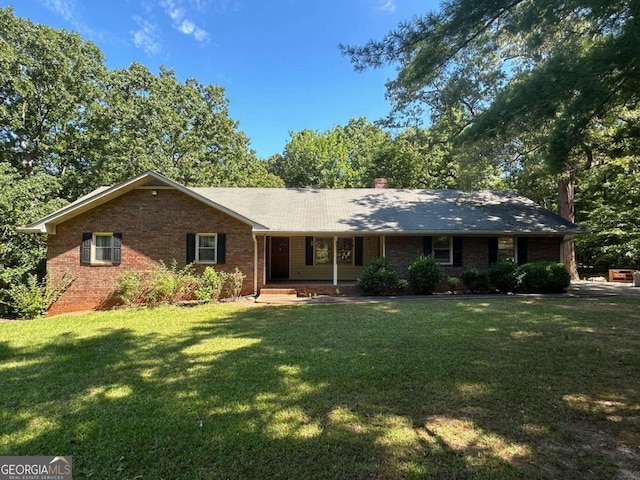 ranch-style home with a front yard