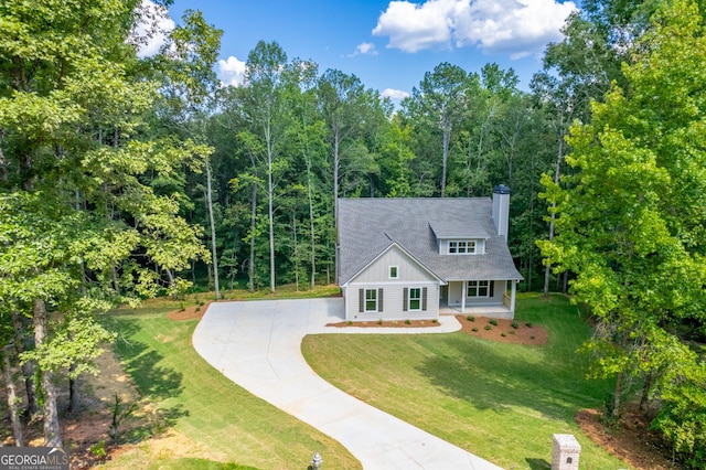 view of front of home featuring a front yard