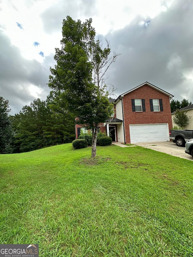 view of front facade featuring a front yard