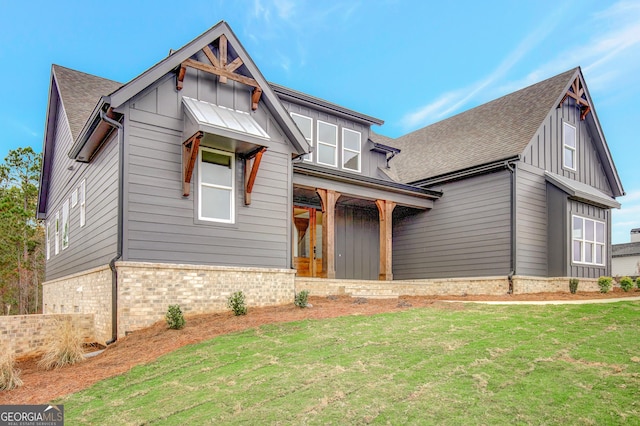 view of front of property with a front lawn