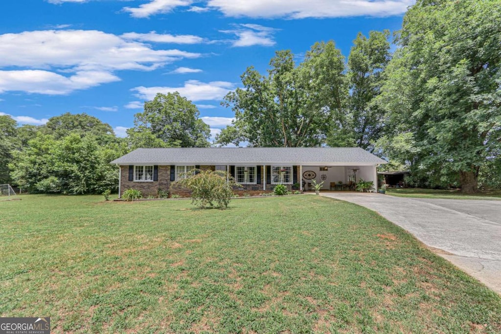 ranch-style home with a front lawn