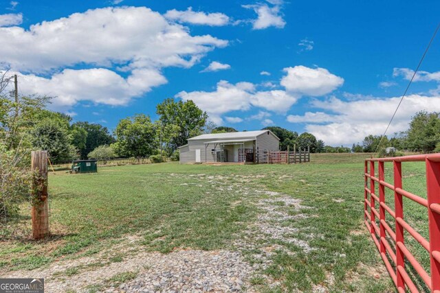 view of yard featuring a rural view