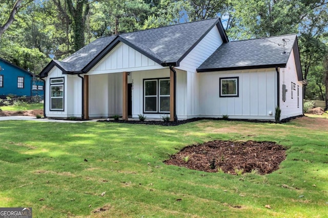 view of front of house with a front lawn