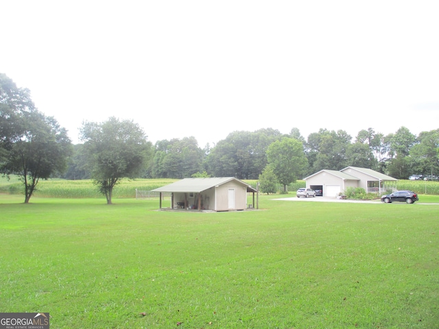 view of yard with an outdoor structure and a garage