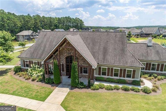 view of front of house featuring a front lawn