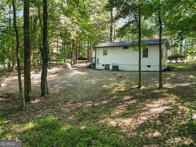 view of yard with cooling unit