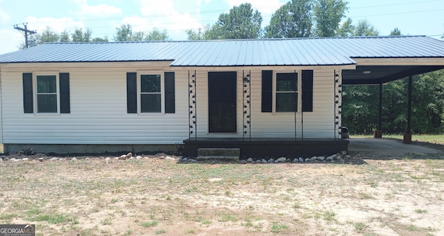 manufactured / mobile home with a carport