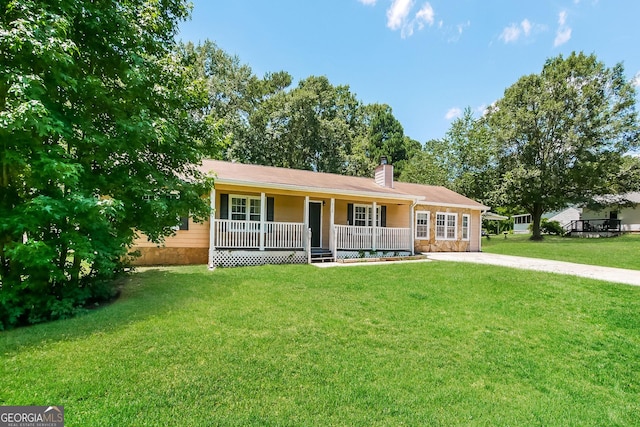 single story home featuring a porch and a front yard