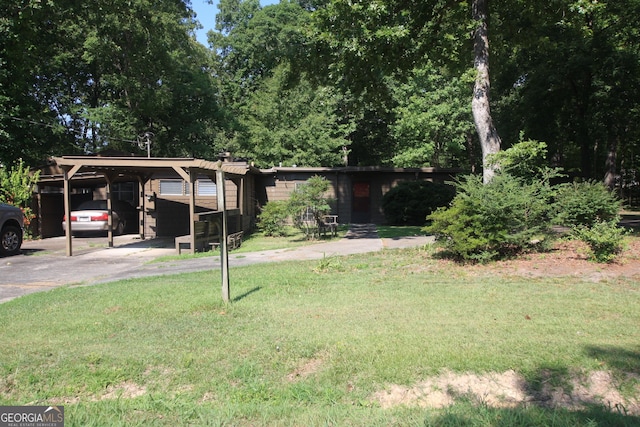 view of front of property with a front yard and a carport