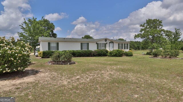 view of front of property with a front yard