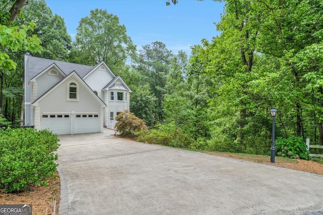 view of front property featuring a garage