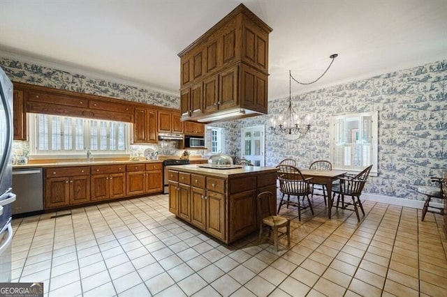 kitchen featuring appliances with stainless steel finishes, crown molding, a notable chandelier, and light tile patterned floors