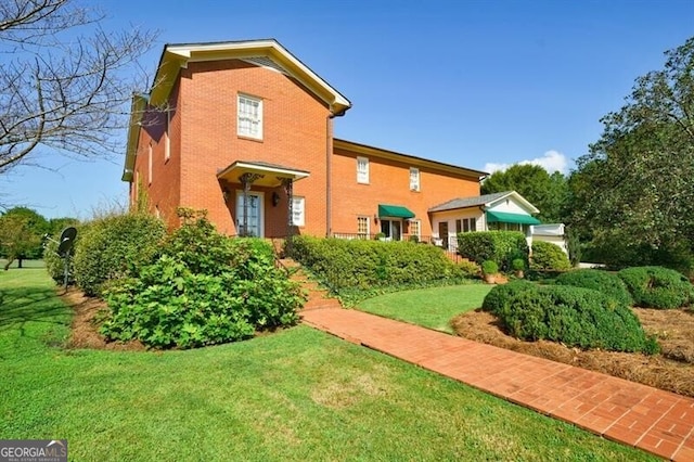 back of house featuring a yard