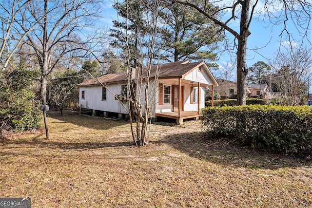 view of side of property with a lawn