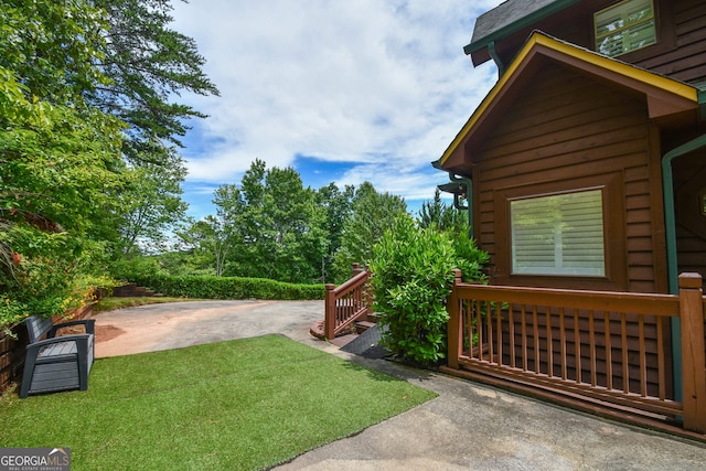 view of yard with a patio