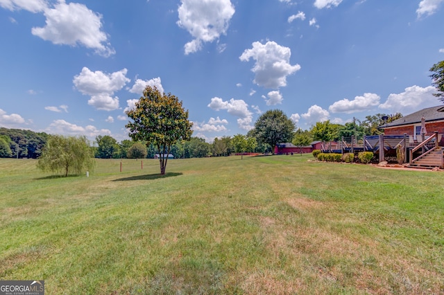 view of yard featuring a rural view