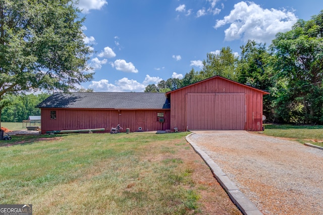 view of front of home featuring a front lawn