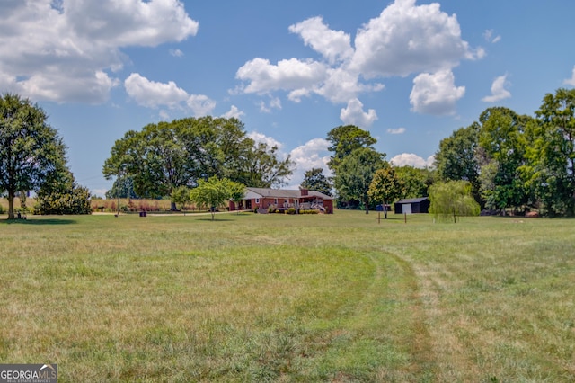 view of yard featuring a rural view