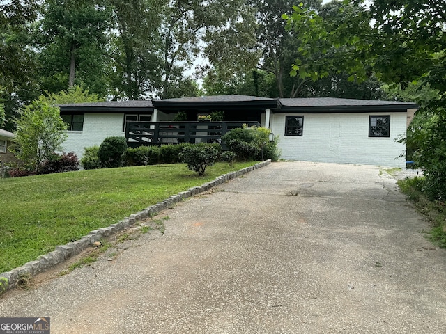 ranch-style house with a front yard