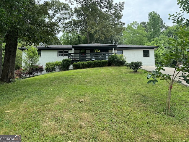 ranch-style home with a front lawn