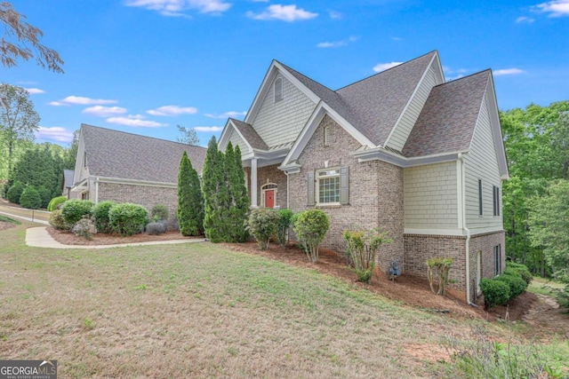 view of front of property with a front yard