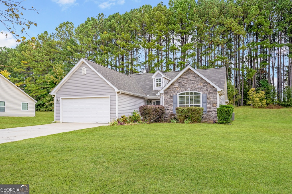 view of front of home with a front lawn and a garage