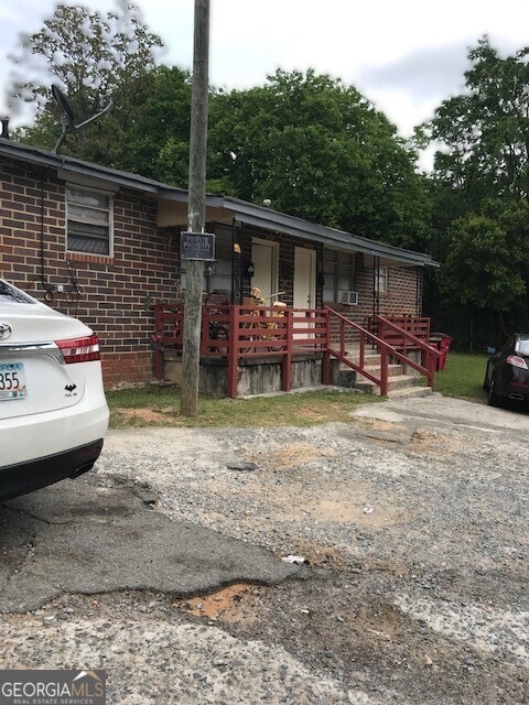 view of front of property with covered porch