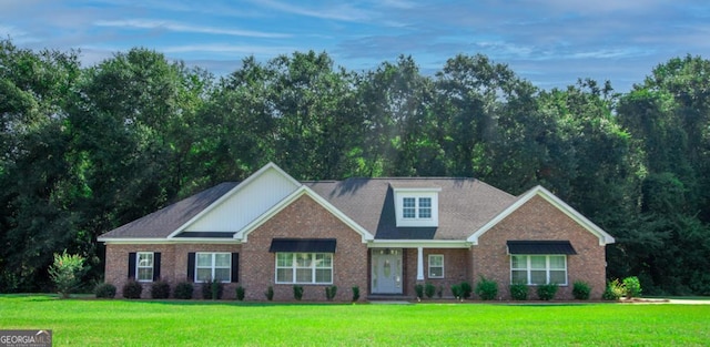 view of front facade with a front yard