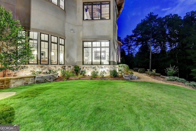 962 Chattooga Trce, Suwanee, GA 30024 - back of property featuring a yard and stucco siding